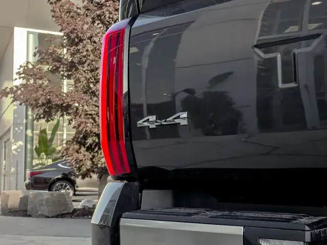 2023 Toyota Tundra 4x4 Crewmax Capstone Hybrid in Cars & Trucks in City of Toronto - Image 9