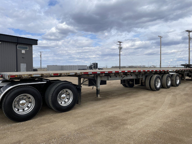 2018 Doepker Super B Flat Deck in Heavy Trucks in Saskatoon - Image 2