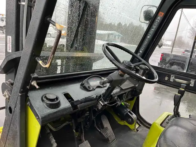 2006 Clark CMP40L in Heavy Equipment in St-Georges-de-Beauce - Image 10