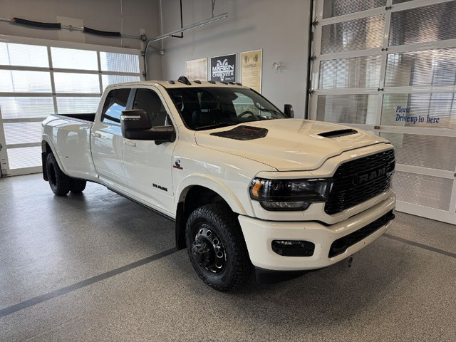 2023 RAM 3500 Limited in Cars & Trucks in Medicine Hat - Image 2