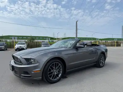 Experience the Thrill of a True American Icon 2014 Ford Mustang V6 Premium Convertible$19,999 + HST...