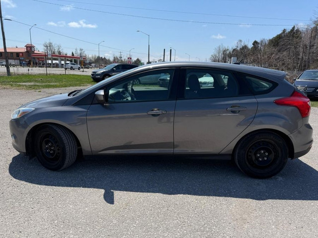 2012 FORD FOCUS SE | 5 SPEED MANUAL | 1 OWNER | CLEAN CARFAX in Cars & Trucks in Barrie - Image 3
