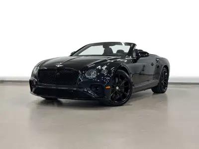 La Bentley Continental GT Convertible V8 2020 combine luxe et performance avec un moteur V8 biturbo...