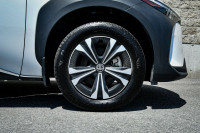 Low Mileage, Electric Vehicle, Sunroof, Synthetic Leather Seats, Heated Steering Wheel, Power Liftga... (image 6)