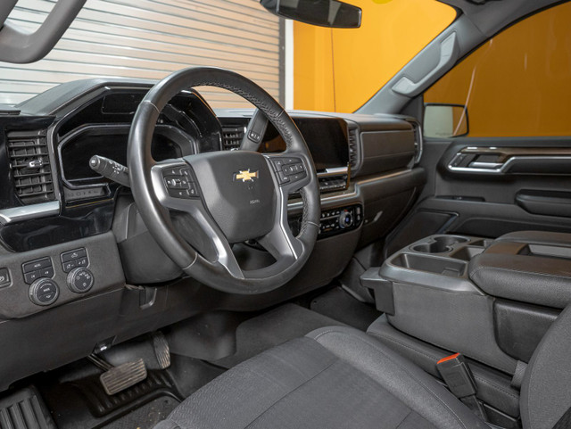 2023 Chevrolet Silverado 1500 LT CREW 4X4 *NAV* SIÈGES / VOLANT  dans Autos et camions  à Laurentides - Image 2