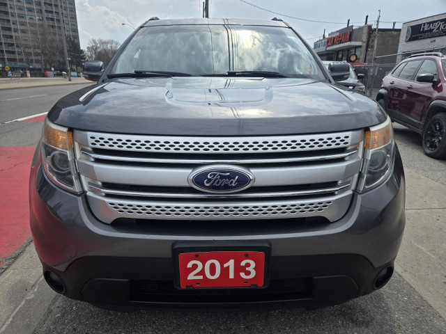 2013 Ford Explorer XLT-4WD- Backup Cam - Panoramic Sunroof- Blue in Cars & Trucks in City of Toronto - Image 2