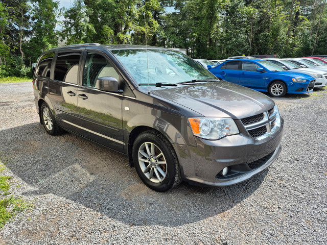 2014 Dodge Grand Caravan 30th Anniversary in Cars & Trucks in Lanaudière - Image 3