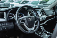 // ACCIDENT FREE!! // // SINGLE OWNER! // // EXCELLENT CONDITION! // Discover the 2014 Toyota Highla... (image 9)