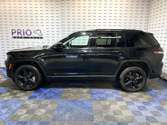 2023 Jeep Grand Cherokee in Cars & Trucks in Ottawa - Image 2