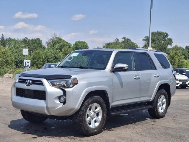 2020 Toyota 4Runner SR5 4WD | Leather | Sunroof | 3rd Row Seats in Cars & Trucks in Guelph