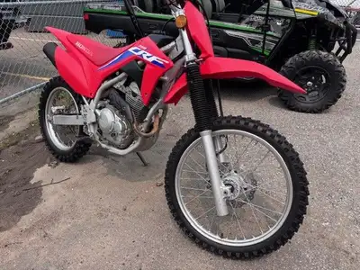 HONDA CRF 250F 2022 MOTO HORS ROUTE FIABLE – PARFAITE POUR LE PLAISIR EN TOUT-TERRAIN ! Caractéristi...