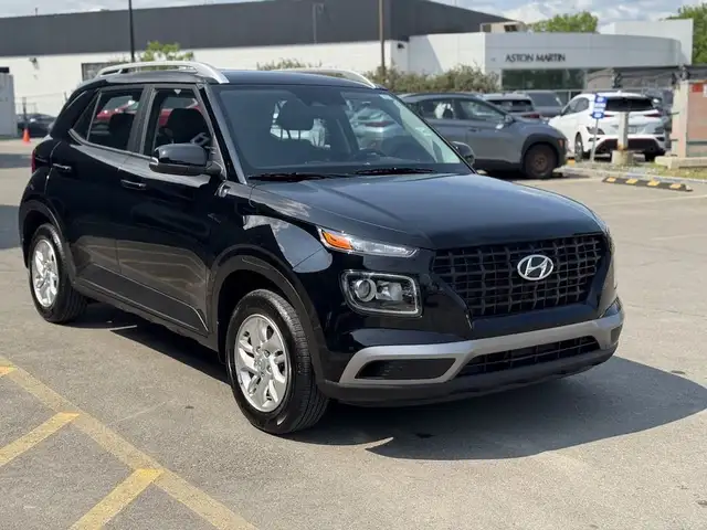 2023 Hyundai Venue PREFERRED w / BLIND SPOT DETECTION / LOW KMS62940368869763121