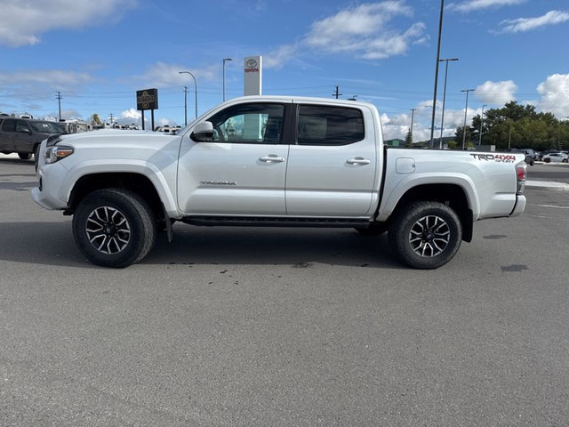 2021 Toyota Tacoma 4WD DOUBLE MT SB LOW MILEAGE / MANUAL / SUNRO in Cars & Trucks in Cranbrook - Image 2