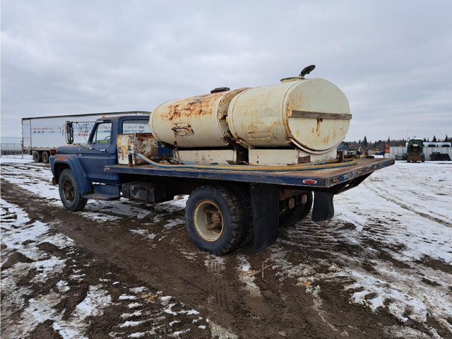 1981 Ford S/A Day Cab Fuel & Lube Truck F600 in Farming Equipment in Grande Prairie - Image 3