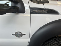 FORD F-550 CUBE 16 PIEDS LARGEURS DE 7 PIEDS ET HAUTEURS DE 8 PIEDS CUBE AVEC RANGEMENT INTÉRIEURS A... (image 3)
