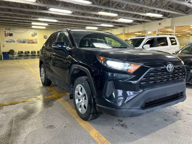 2021 Toyota RAV4 LE + AWD + DEMARREUR in Cars & Trucks in City of Montréal - Image 2