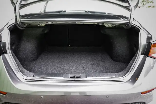 2022 Nissan Sentra SV • REMOTE START • SUNROOF • HEATED SEATS dans Autos et camions dans Kingston - Image 9