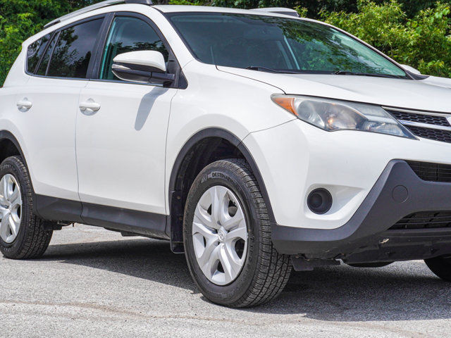 2015 Toyota RAV4 LE- Heated Seats - Rear Camera in Cars & Trucks in Barrie - Image 4