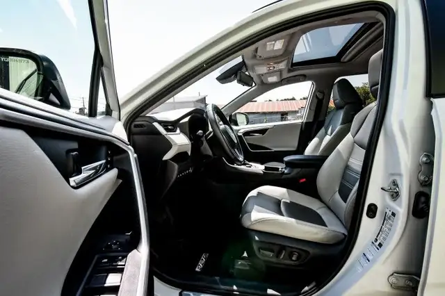 2019 Toyota RAV4 Hybrid Limited • SUNROOF • COOLED LEATHER • CP/ in Cars & Trucks in Cornwall - Image 28
