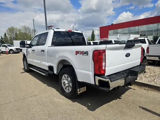 2023 Ford Super Duty F-250 SRW XLT 4WD Crew Cab 6.75' Box, 7.3L  dans Autos et camions dans Saint-Albert - Image 4