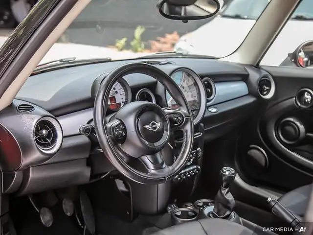 2013 MINI Cooper Hardtop 2dr Cpe *6-Speed Manual* dans Autos et camions dans Ville de Toronto - Image 14