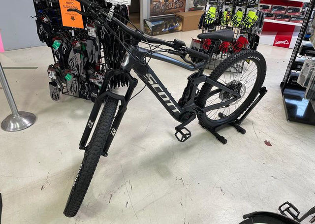 SCOTT Strike eRide 930 XL in Street, Cruisers & Choppers in Kelowna - Image 2