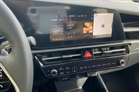 Sunroof, Wireless Phone Charger, Uvo, Push Button Start, Blind Spot Detection, Satellite Radio, Clot... (image 5)