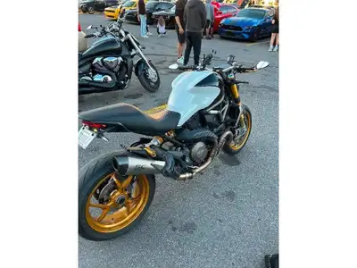 . 2015 DUCATI MONSTER 1200S DUCATI MONSTER 1200S 2015 20000KM C-1342 Véritable aubaine $$$ Vous avez...