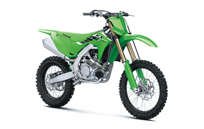 CARACTÉRISTIQUES SUPPLÉMENTAIRES DU VÉHICULE: NOUVEAU système d'échappement pour une puissance accru...