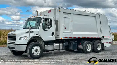 Heavy truck / Camion lourd - # STOCK: C-800674 2014 FREIGHTLINER M2 106 CAMION À REBUS 2014 FREIGHTL...