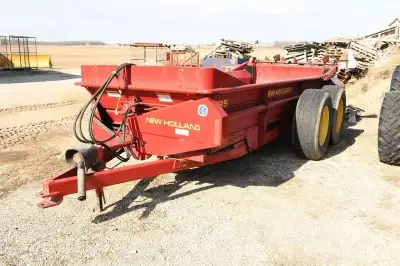 NEW HOLLAND 185 MANURE SPREADER. ONE OWNER! LIKE NEW! TANDEM AXLE, DOUBLE BEATER, ENDGATE, SPLASH GU...