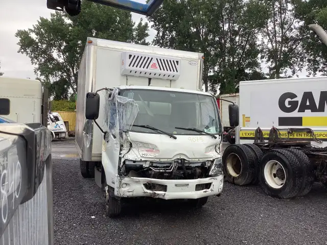 2019 HINO 155 CAMION HINO 155 2019 EM MARCHE FONCTIONNEL, MOTEUR in Heavy Trucks in Longueuil / South Shore - Image 3