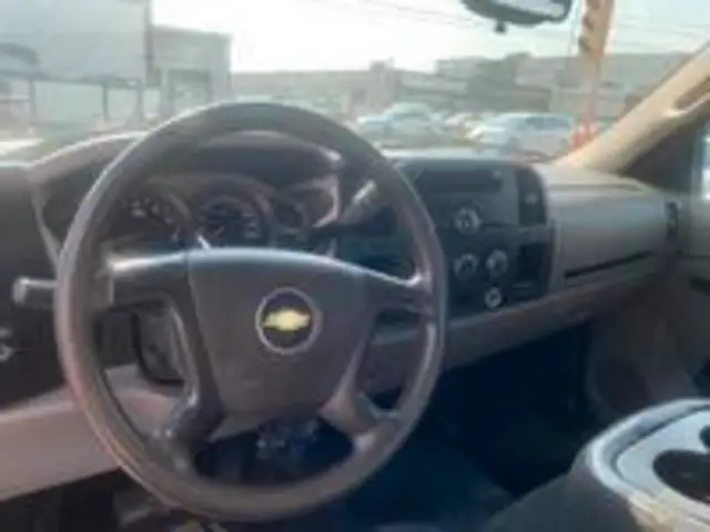 2011 Chevrolet SILVERADO 3500HD Regular Cab Dually Flat Bed in Cars & Trucks in City of Toronto - Image 11