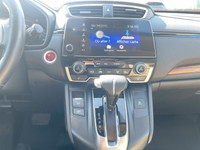 Le Honda CR-V Touring 2018 est un VUS compact haut de gamme qui se distingue par son design moderne,... (image 1)