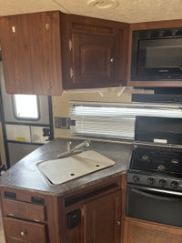 This 2011 travel trailer is waiting to be loved by it's new owners! The rear bathroom in this unit i... (image 8)