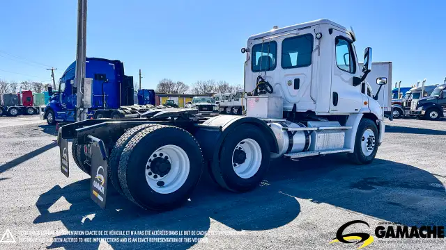 2011 FREIGHTLINER CASCADIA CA113DC DAY CAB in Heavy Trucks in Chilliwack - Image 6