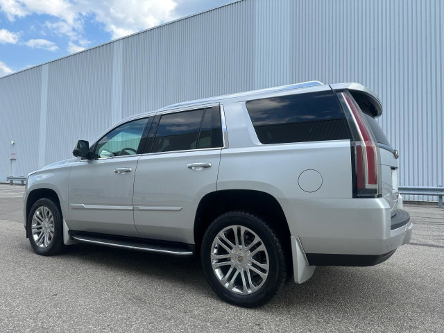 2015 Cadillac Escalade Premium Luxury 6.2L - 8 Passengers - More in Cars & Trucks in Mississauga / Peel Region - Image 4