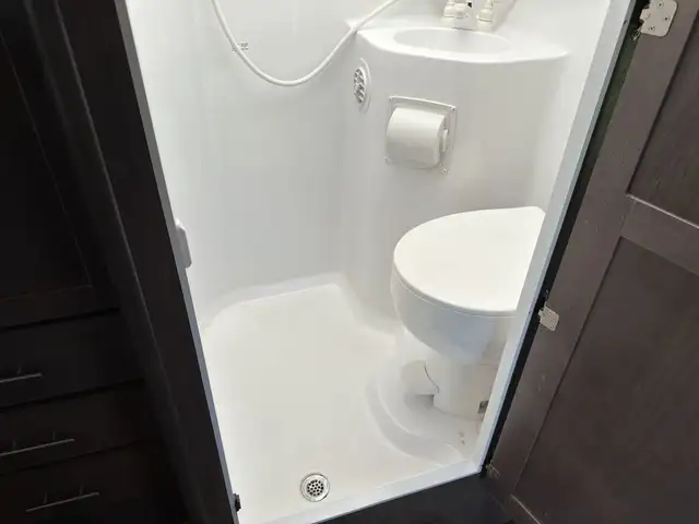 2018 Adventurer 19RD Motorisé classe C 2018 ALP Adventurer 19RD in RVs & Motorhomes in Lanaudière - Image 17