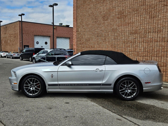 2013 Ford Mustang 2dr Conv V6 Premium in Cars & Trucks in City of Toronto - Image 2