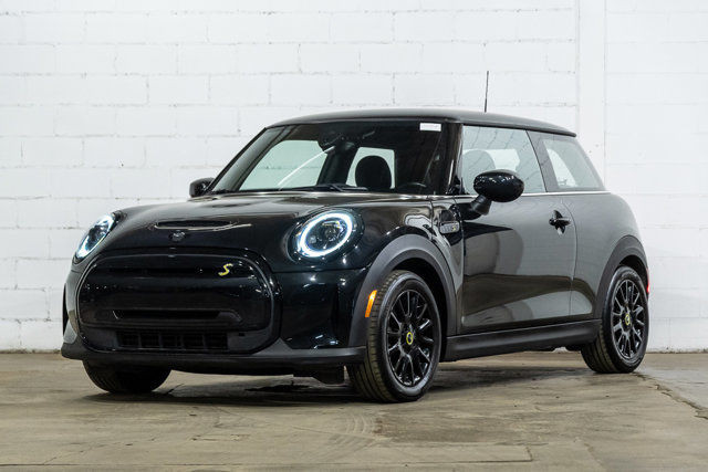 2023 MINI 3 Door Cooper SE Électrique | Innovation silencieuse in Cars & Trucks in City of Montréal - Image 3