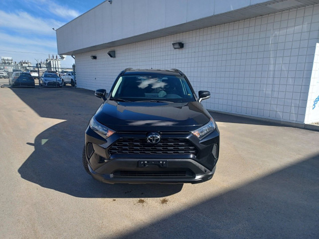 2021 Toyota RAV4 LE in Cars & Trucks in Regina - Image 2