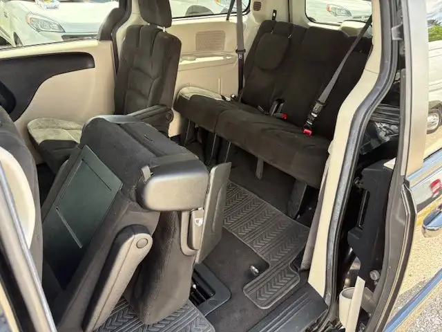 2017 Dodge Grand Caravan SXT 7 PASS Sto'N'Go 75K SUPER NICE in Cars & Trucks in Calgary - Image 16