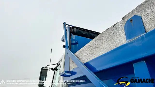 2012 VOLVO VHD 10 WHEEL DUMP TRUCK in Heavy Trucks in Chilliwack - Image 4