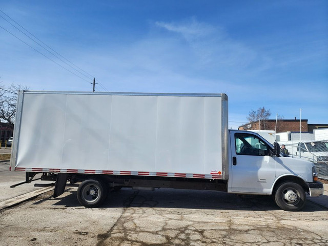 2021 Chevrolet Express G4500 - 18Ft Box - 6.6L V8 Gas - Factory  in Cars & Trucks in City of Toronto - Image 2