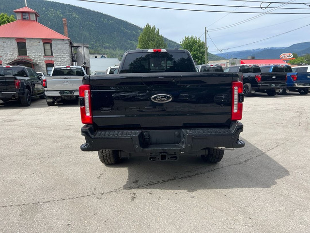 2025 Ford Super Duty F-350 SRW LARIAT EMPLOYEE PRICING IS BACK!! in Cars & Trucks in Nelson - Image 4
