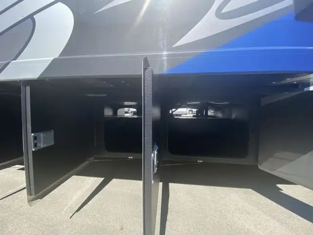2023 Thor Motor Coach Miramar 35.2 in RVs & Motorhomes in Abbotsford - Image 45