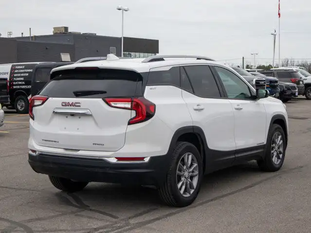 2024 GMC Terrain SLT - Lane Keeping Assist in Cars & Trucks in Belleville - Image 9