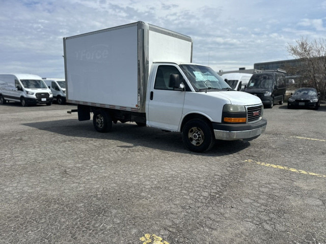 2010 GMC Savana 3500 14FT Box Single Rear Wheel in Cars & Trucks in Mississauga / Peel Region - Image 3