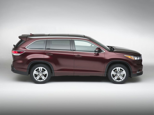 2014 Toyota Highlander LE All Wheel Drive | 7 Passenger in Cars & Trucks in Calgary - Image 3