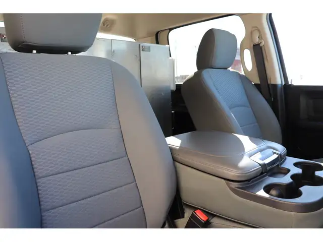 2015 Dodge RAM 4500 CREW DUALLY 6.7L CUMMINS 4X4, SERVICE BODY & in Cargo & Utility Trailers in Winnipeg - Image 14